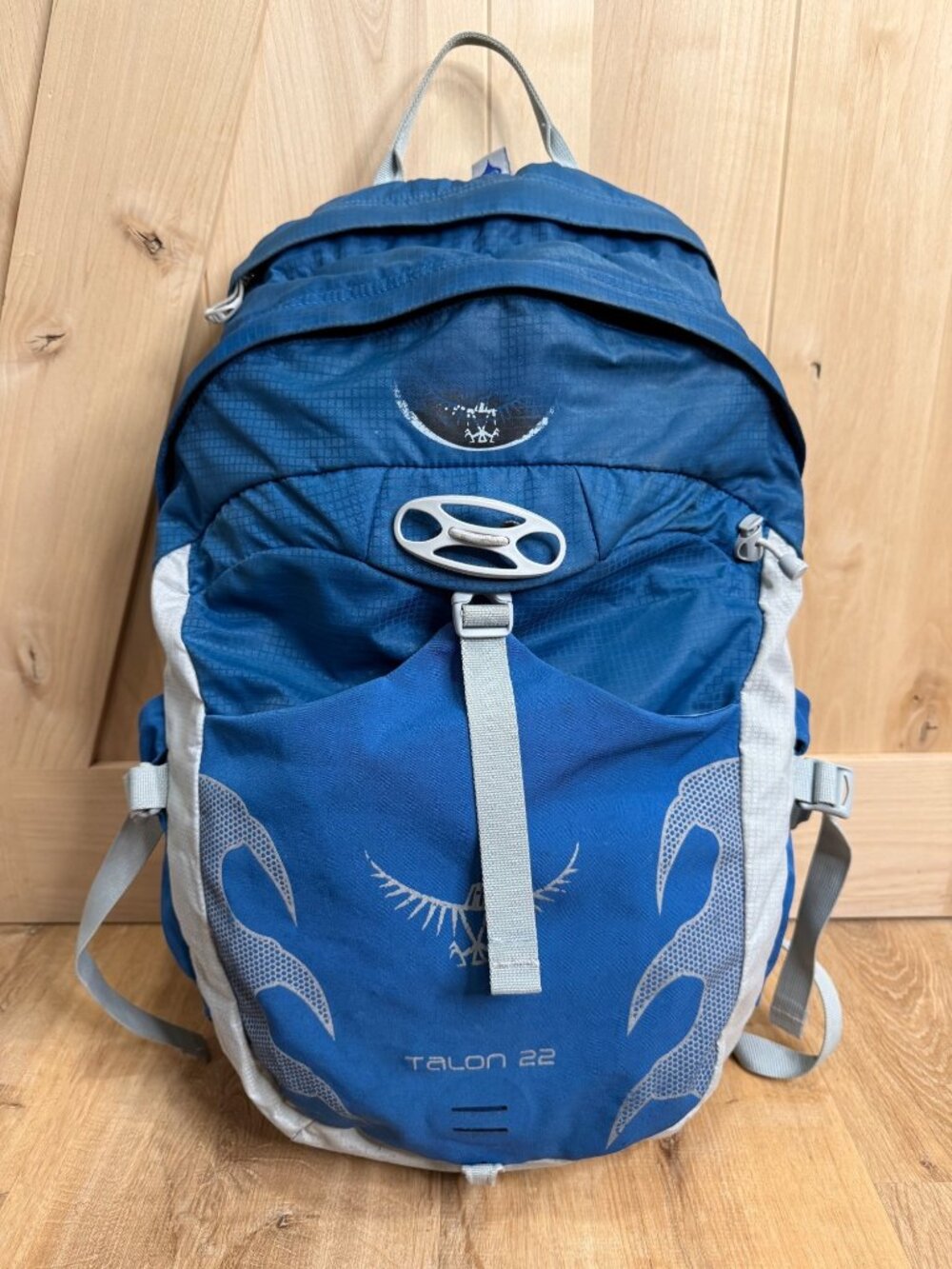 Osprey Talon 22 Mens Hiking Backpack Blue Lightweight Ventilated Mesh Back Panel